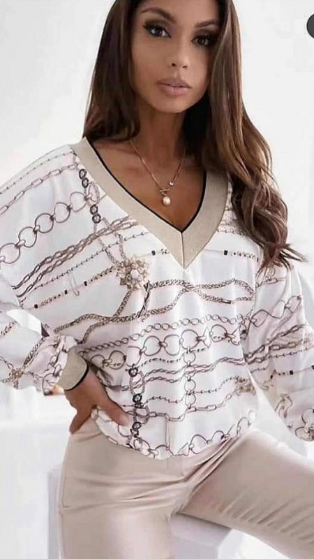 Bluza Alina pe fond alb cu imprimeu cu lanturi cod B226
