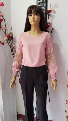 Bluza eleganta Ana culoare roz din tripluvoal cu aplicatii cu dantela cod B238
