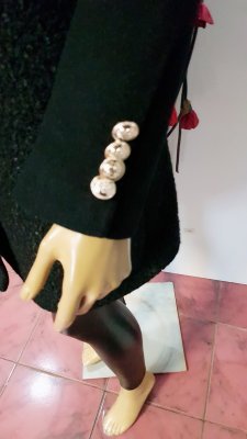 Palton din tesatura neagra cu nasturi dubli aurii cod S415